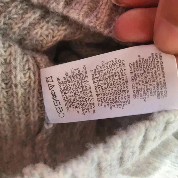 CAbi Nip Sweater With a long shawl extending from hand to shoulder 69×28 - Picture 10 of 12